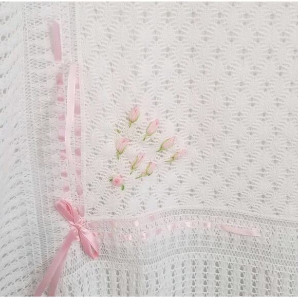 Vintage Julius Berger White Knit Pink Rosettes Ribbon Accents 37" Baby Blanket - Picture 4 of 5